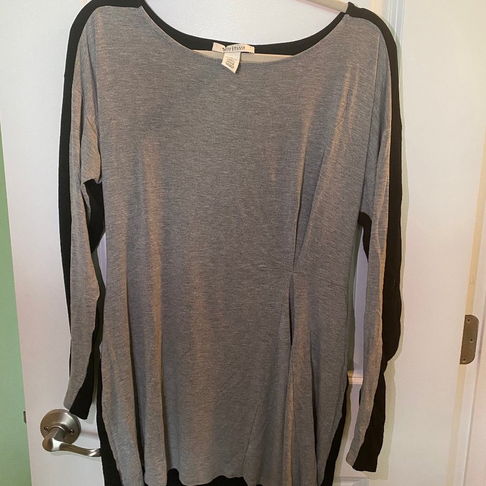 WHITE HOUSE BLACK MARKET TUNIC LIGHT-WEIGHT BLACK GRAY MEDIUM M LONG-SLEEVED